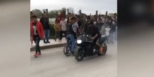 Κορωνοϊός: Ξέφρενοι πανηγυρισμοί στο Δροσερό για τα αρνητικά τεστ