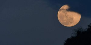 Ροζ πανσέληνος στο Ναύπλιο