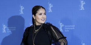 Σάλμα Χάγιεκ μαύρο φόρεμα