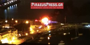 Φωτιά σε σκάφος στο Μικρολίμανο