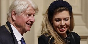 Ο πατέρας του Μπόρις Τζόνσον, Στάνλεϊ, με τη σύντροφο του γιου του