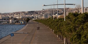 Αδεια η παραλία Θεσσαλονίκης λόγω των μέτρων για τον κορωνοϊό