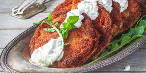 Μια πιατέρλα με τραγανούς τοματοκεφτέδες