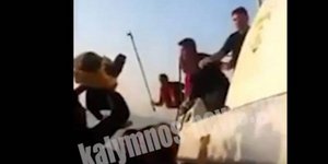 Βίντεο - ντοκουμέντο: Τούρκοι χτυπούν ανελέητα μετανάστες μεσοπέλαγα