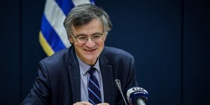 Ο Σωτήρης Τσιόδρας χαμογελαστός