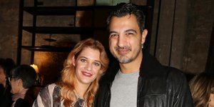 Τζένη Θεωνά και Δήμος Αναστασιάδης στα μαύρα ντυμένοι 