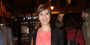 H Βίκυ Βολιώτη με τζιν και μαύρο σακάκι 