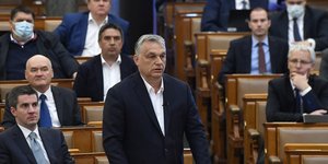 O Βίκτορ Ορμπαν στη Βουλή της Ουγγαρίας