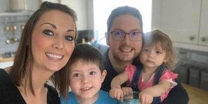 Οικογένεια τρικ με χαρτάκια