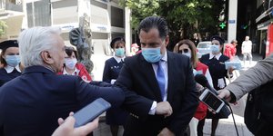 Ο πρόεδρος του Ελληνικού Ερυθρού Σταυρού με τον Άδωνι Γεωργιάδη