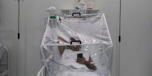 Ασθενής της Covid-19 σε νοσοκομείο του Μανάους στη Βραζιλία