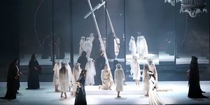 παρασταση σταυροι