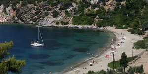 Σκύρος παραλία ανοργανωτη