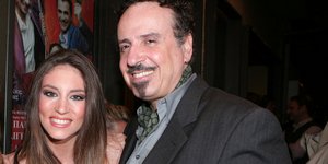 Αθηνά Οικονομάκου και Χάρης Ρώμας με μούσι