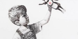 Εργο του Bansky με παιδάκι να κρατά για κούκλα μία νοσηλεύτρια