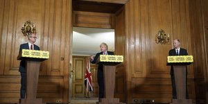 Ο Βρετανός πρωθυπουργός Μπόρις Τζόνσον ανακοίνωσε μερική άρση μέτρων του lockdon για τον κορωνοϊό