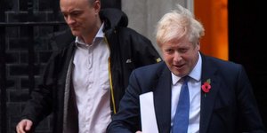 Ο σύμβουλος Ντόμινικ Κάμινγκς και ο βρετανός πρωθυπουργός