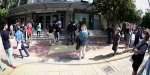 ΔΕΗ: Αυξημένη κίνηση σε καταστήματα και εναλλακτικά κανάλια εξυπηρέτησης	