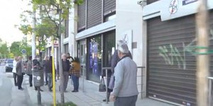 ΔΕΗ κόσμος περιμένει σε ουρά