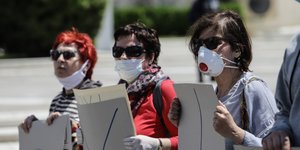 Διαμαρτυρία εκπαιδευτικών στο Σύνταγμα την εποχή του κορωνοϊού 