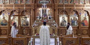 Λειτουργία σε εκκλησία εν μέσω κορωνοϊού 