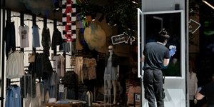 Υπάλληλος σε μαγαζί στην Ερμού