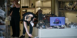 Επιχειρήσεις: Εικόνα από προετοιμασία σε κατάστημα στην Ερμού