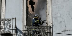 Φωτιά σε νεοκλασικό στην Σταδίου στο κέντρο της Αθήνας