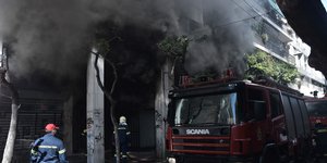 Φωτιά σε αποθήκη στο Μεταξουργείο