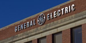Σήμα της General Electric σε κτίριο
