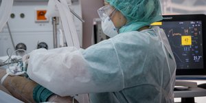 γιατρος σε χερι ασθενή