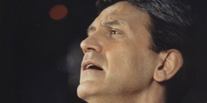 Ο Γιώργος Νταλάρας σε ένα αφιέρωμα για τους τηλεθεατές του MEGA