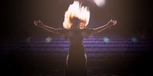 γυναικα μαλλια σκηνη