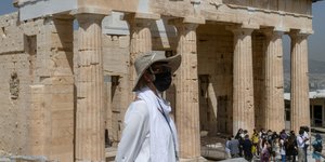 με λευκα στην ακρόπολη