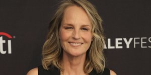 η Έλεν Χαντ με μαύρο τοπ