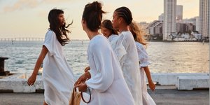 γυναίκες με λευκά φορέματα HM