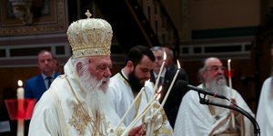 Πλήθος κόσμου στις εκκλησίες για την «Ανάσταση» του κορωνοϊού