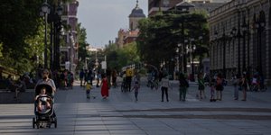 Κόσμος με μάσκες στην Ισπανία λόγω της πανδημίας