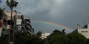 Ουράνιο τόξο πάνω από τον αττικό ουρανό