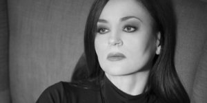 Καρυοφυλλιά Καραμπέτη μαυροασπρη