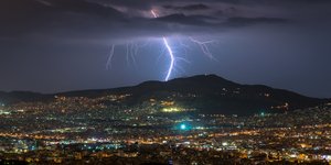 Καταιγίδα στην Αθήνα την νύχτα