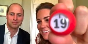 Κέιτ Μίντλετον και πρίγκιπας Γουίλιαμ παίζουν μπίνγκο