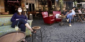 μασκα σε καφε 