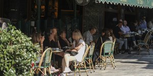 Κόσμος στα καφέ στο Κολωνάκι