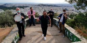 Με... Τσιόδρα και Χαρδαλιά η διασκευή στην «Κοντούλα Βλάχα» της καραντίνας