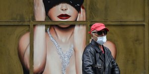 Ανδρας με μάσκα στην Γερμανία