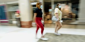 Γυναίκες με μάσκες