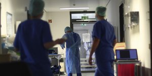 Γιατροί σε νοσοκομείο