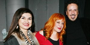 Αννα Κουρή, Τζόυς Ευείδη και Χάρης Ρώμας ντυμένος στα μαύρα