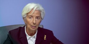 Κριστίν Λαγκάρντ καρφιτσα κουκουβαγια